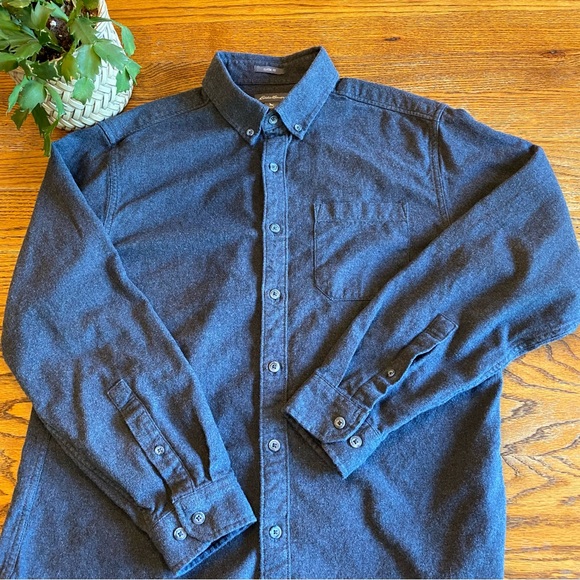 Eddie Bauer Long Sleeve Button Down Classic Fit Flannel in Large Dark Grey - Picture 4 of 6